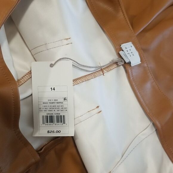 Brown faux leather shorts with bow tie. New with tags - Picture 9 of 15